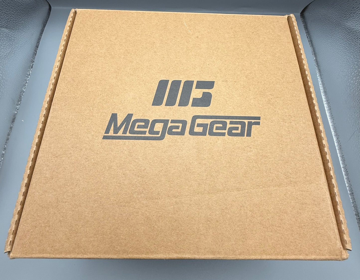 MegaGear Pebble MG1723 Genuine Leather Camera Messenger Bag - Olive