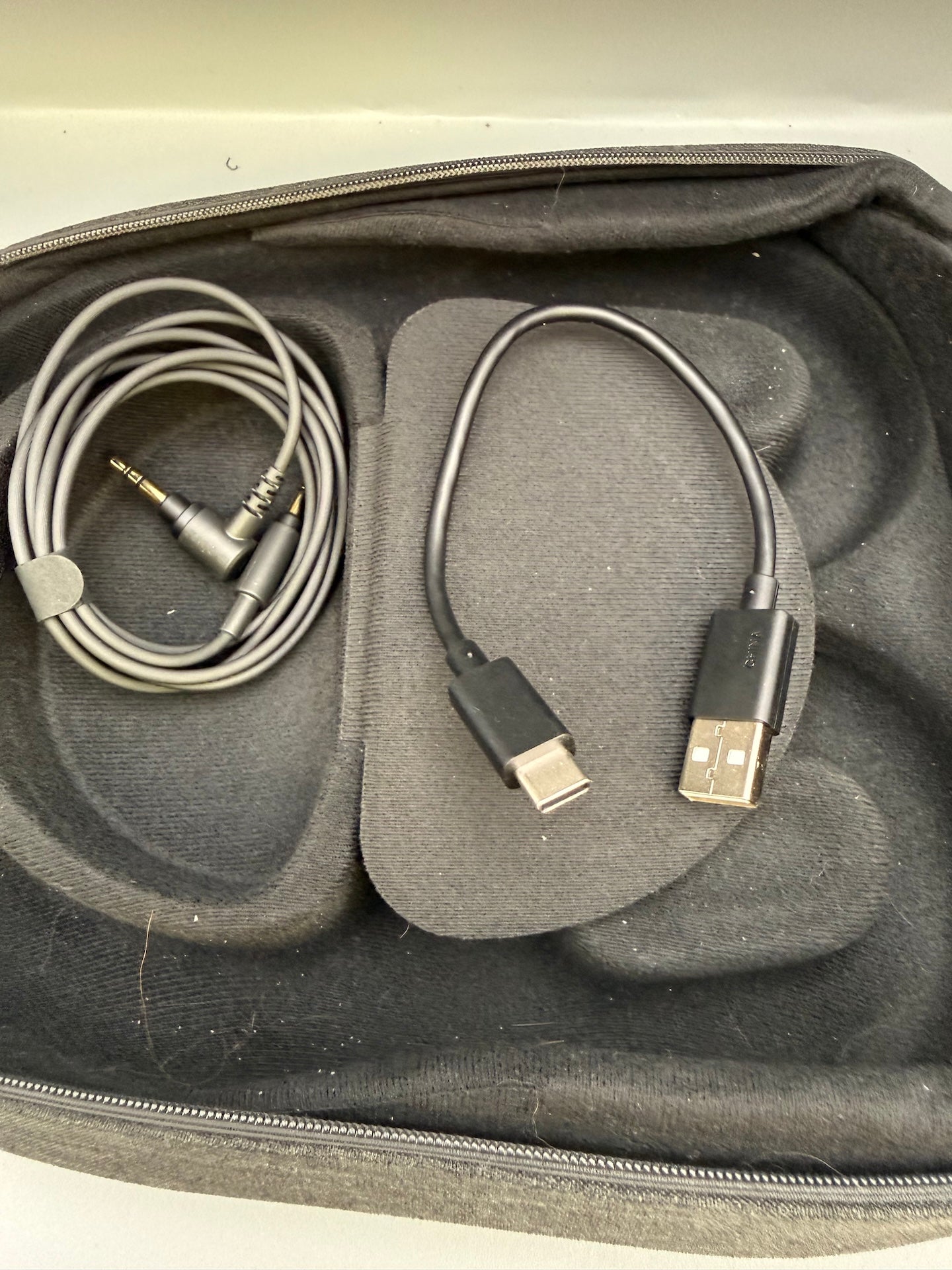Sony WH-1000XM5 Genuine Carrying Case USB-C & Audio Cables Black