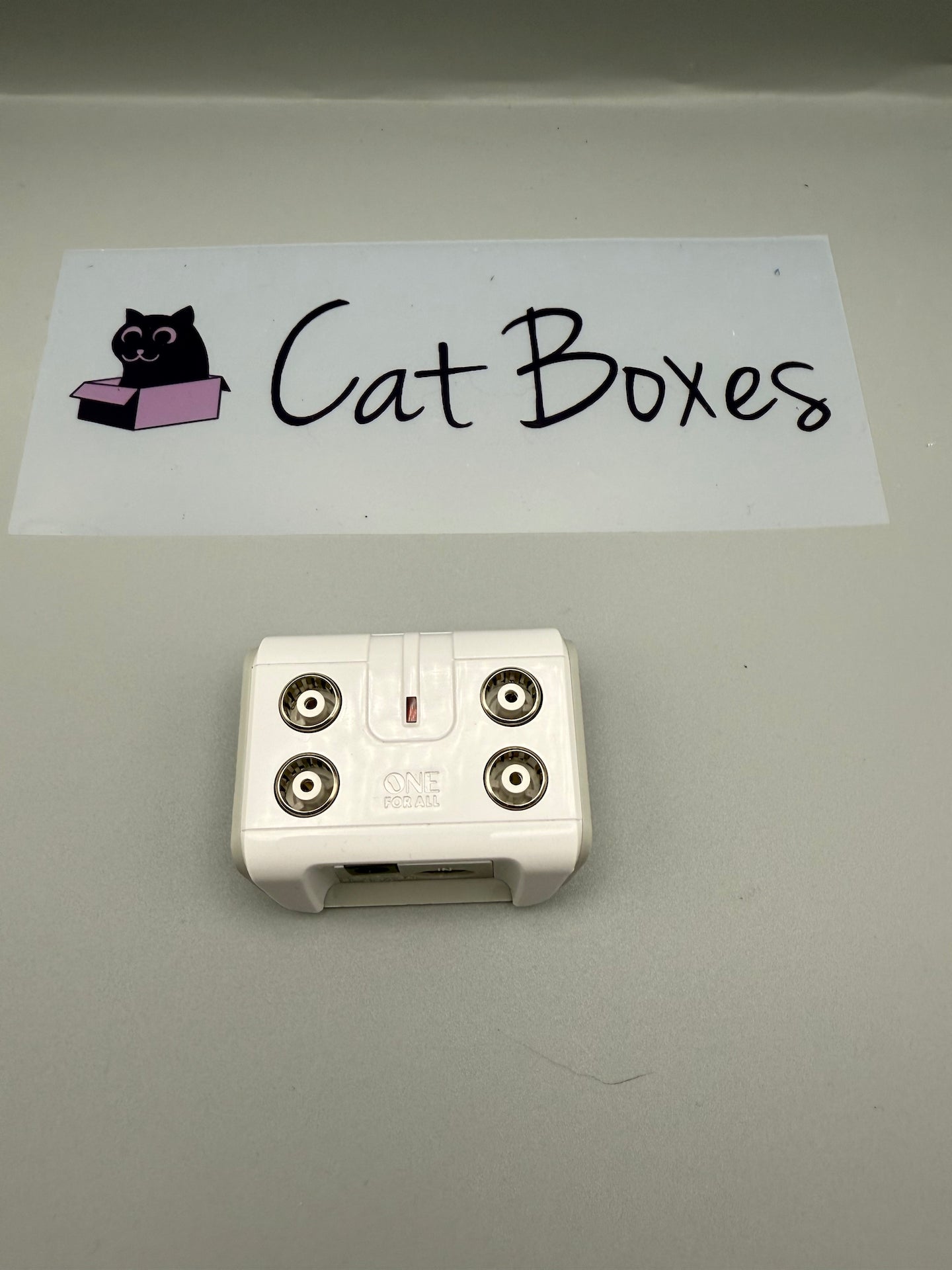 One For All Signal Booster/Splitter for TV - 4 Outputs (14x amplified) - white