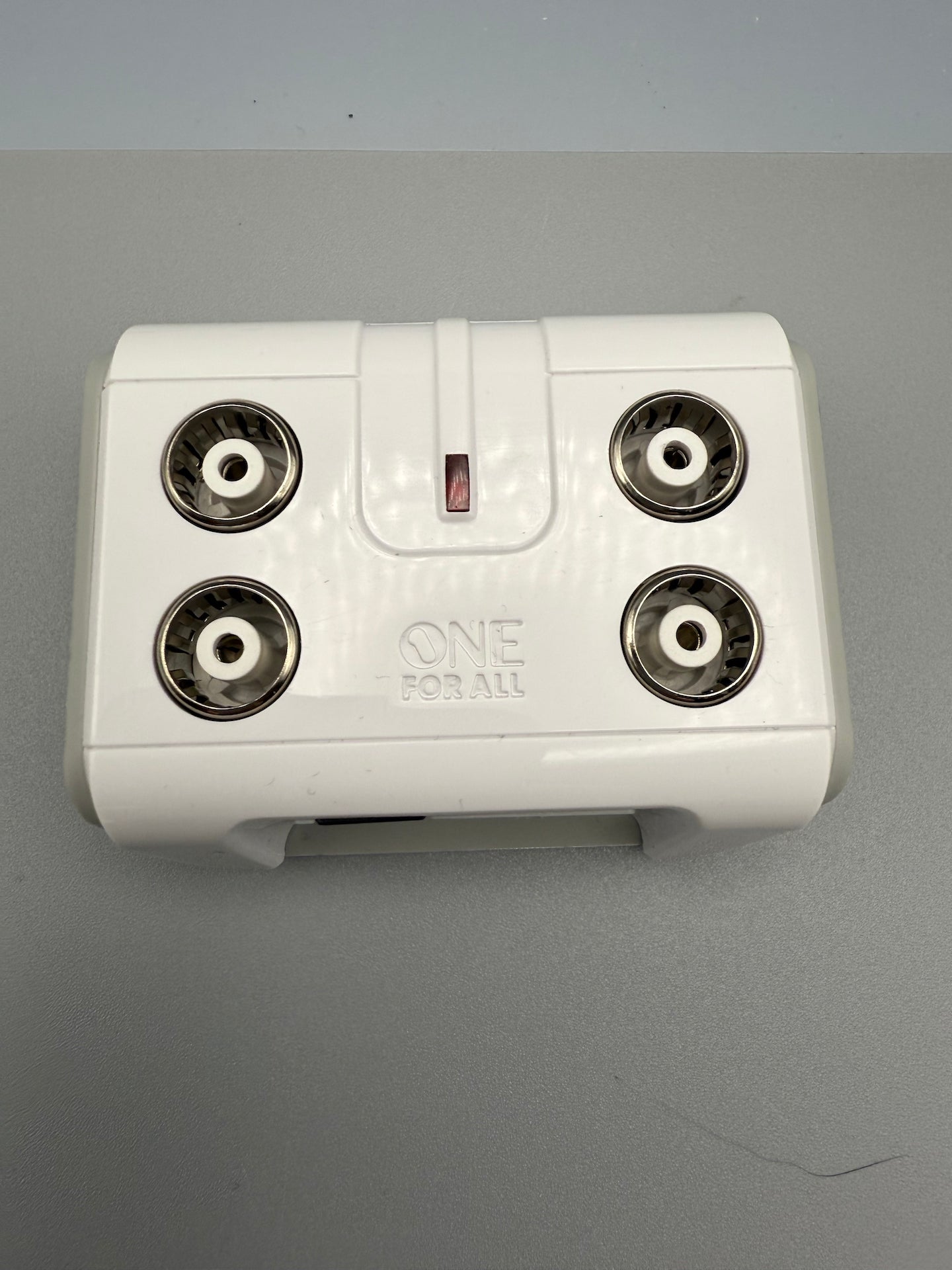 One For All Signal Booster/Splitter for TV - 4 Outputs (14x amplified) - white