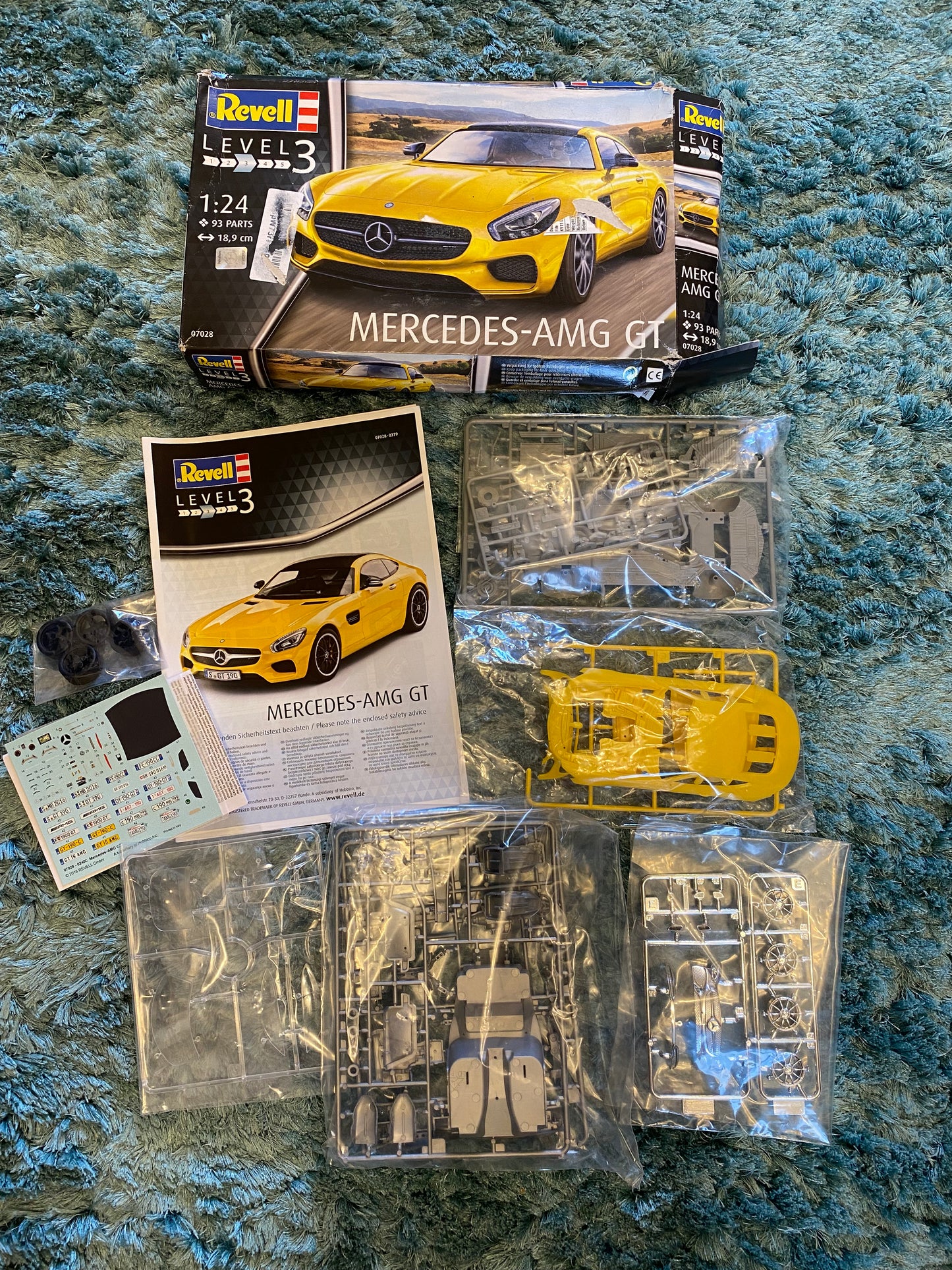 Revell 07028 Mercedes-AMG GT 1:24 Scale Unbuilt Plastic Model Kit **Tatty Box**