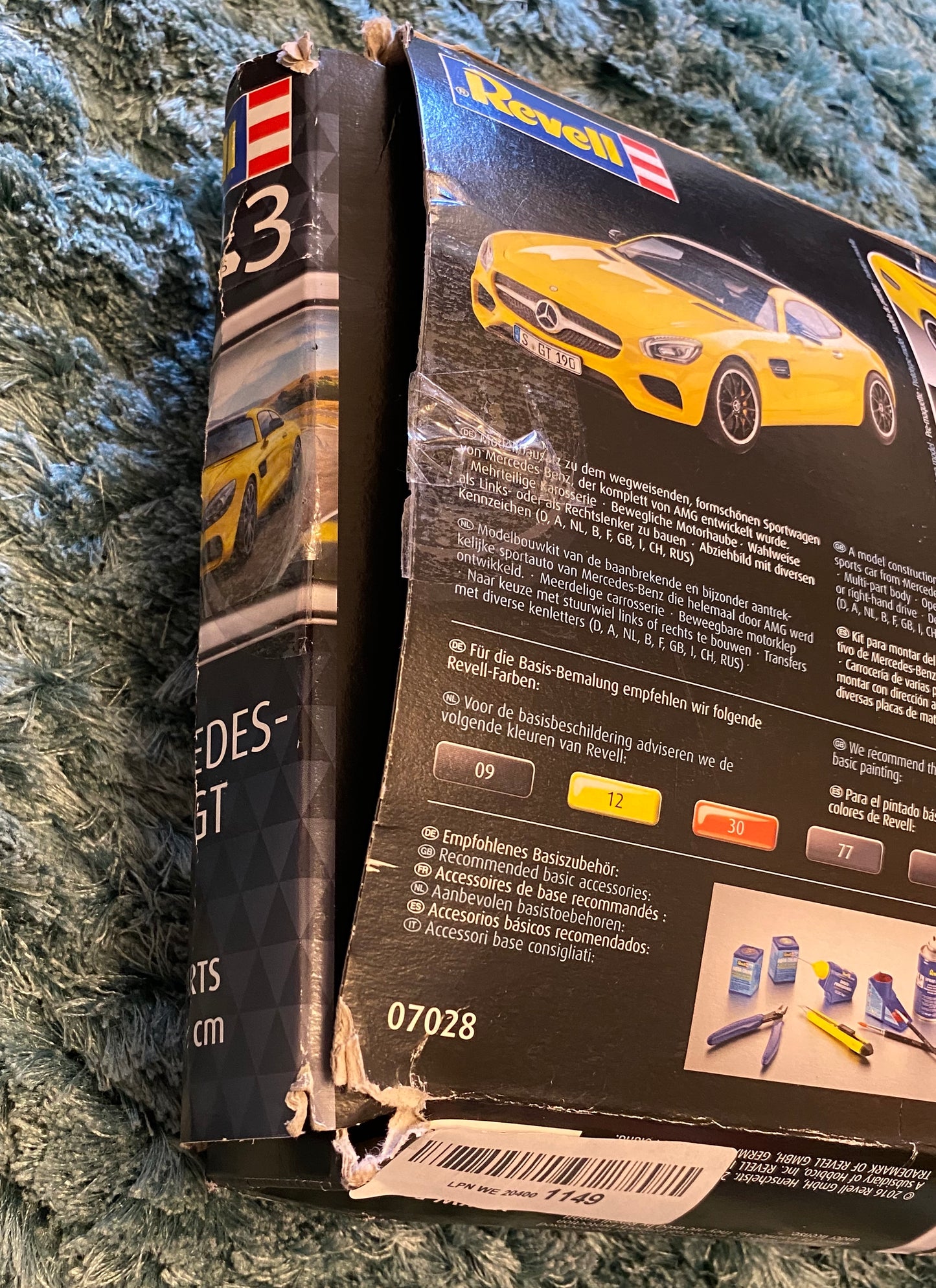 Revell 07028 Mercedes-AMG GT 1:24 Scale Unbuilt Plastic Model Kit **Tatty Box**