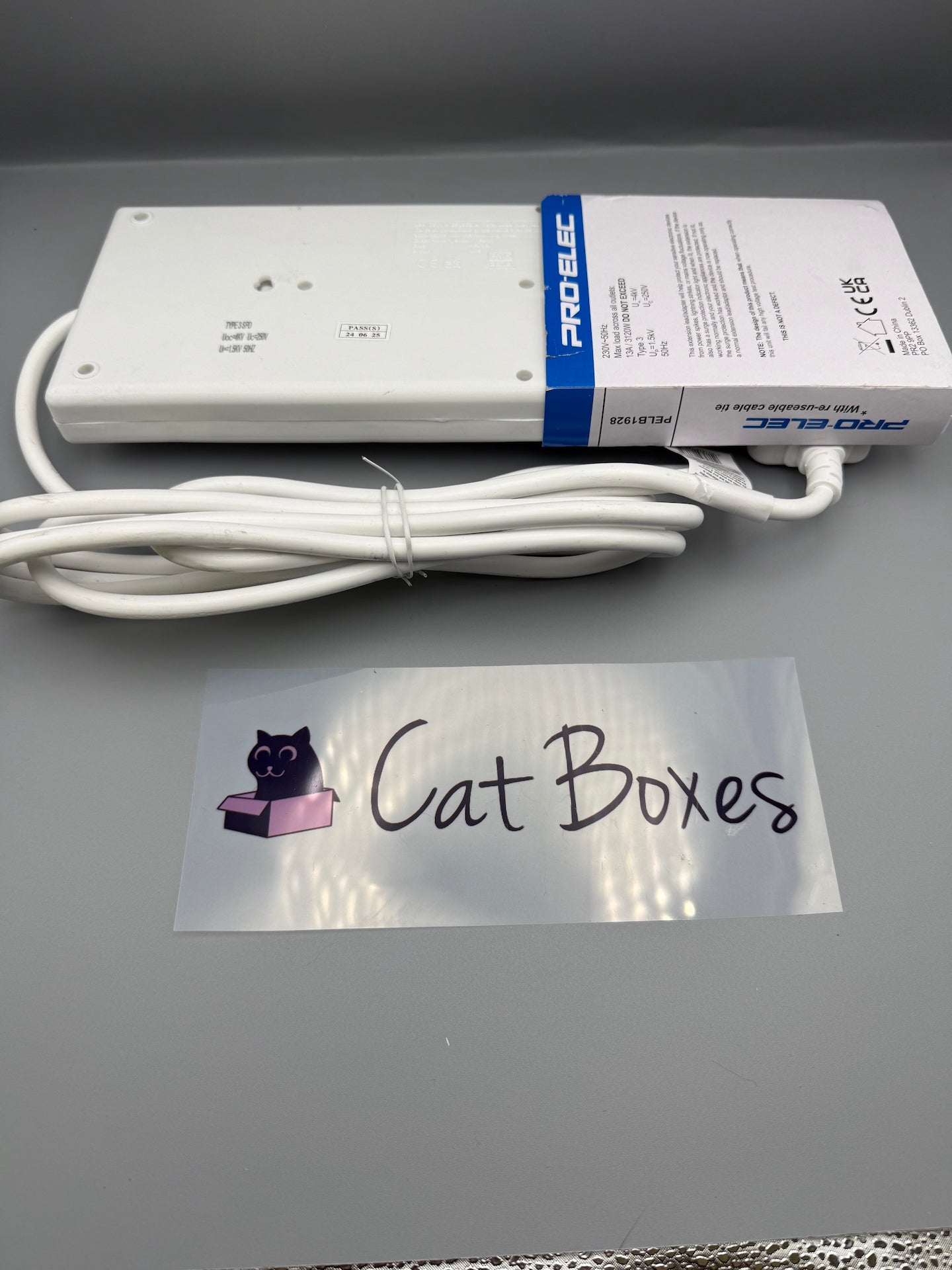 PRO ELEC 3m 8 Way Individually Switched Surge Protected Extension Lead, White