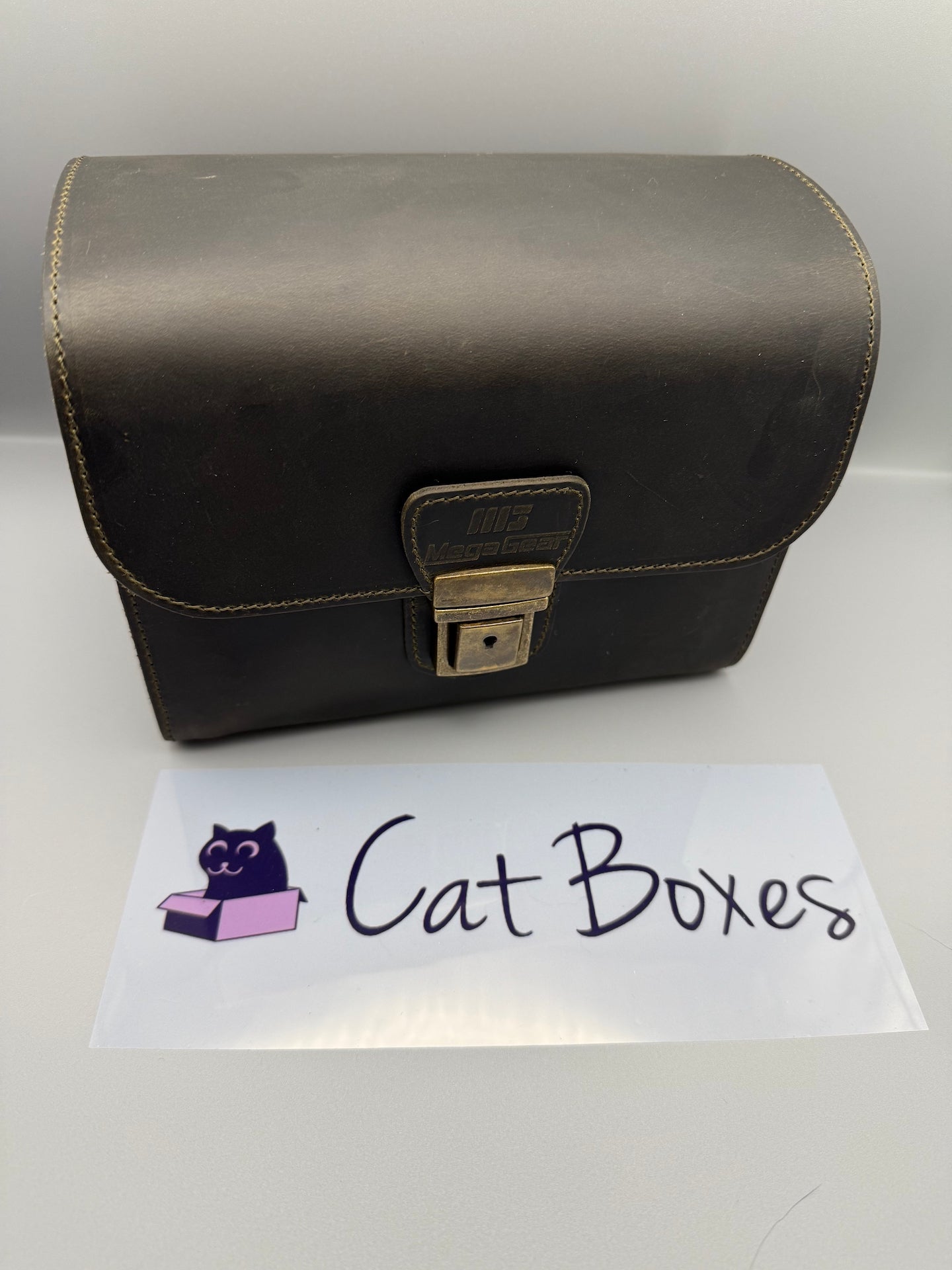 MegaGear Pebble MG1723 Genuine Leather Camera Messenger Bag - Olive