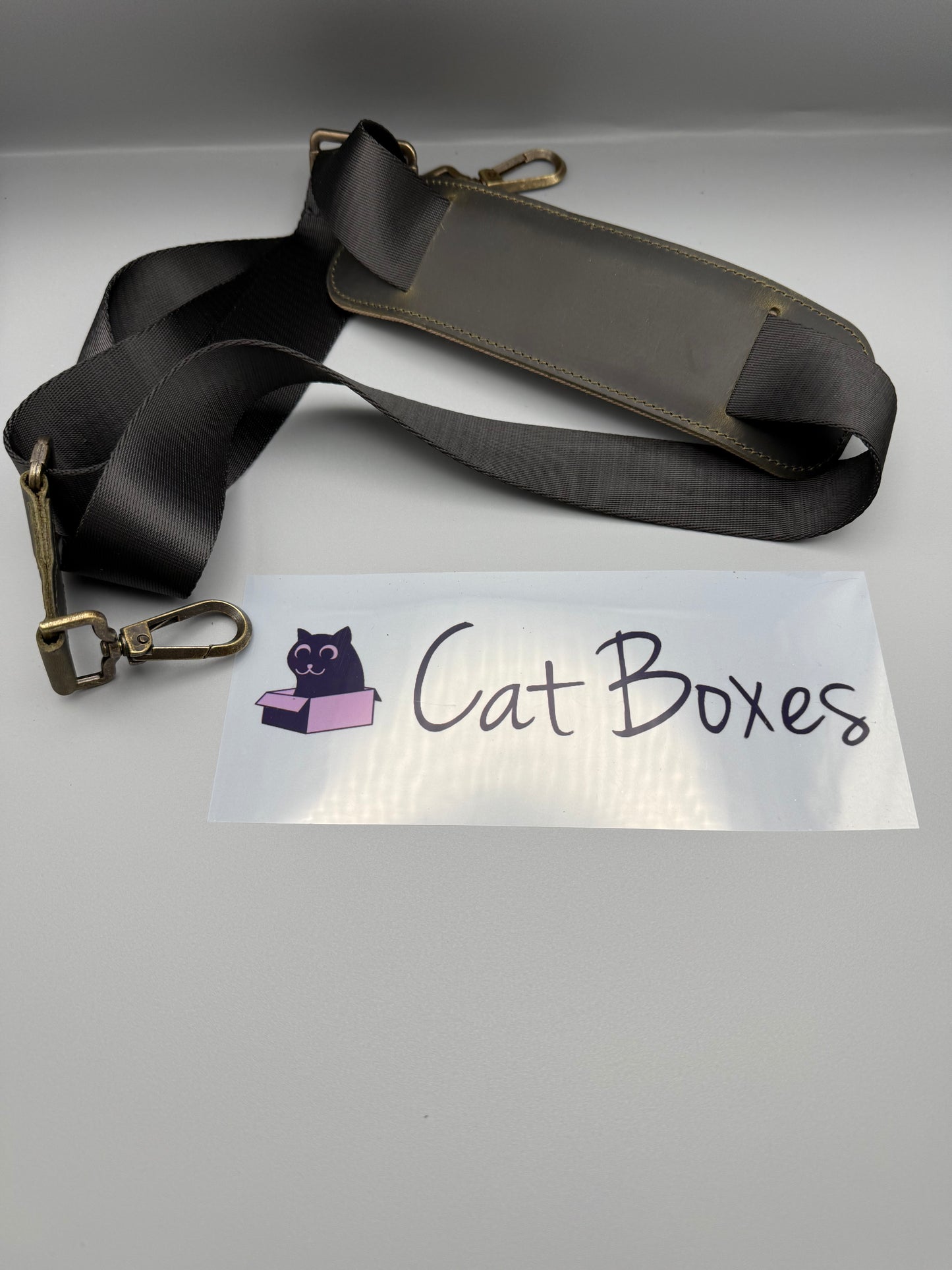 MegaGear Pebble MG1723 Genuine Leather Camera Messenger Bag - Olive