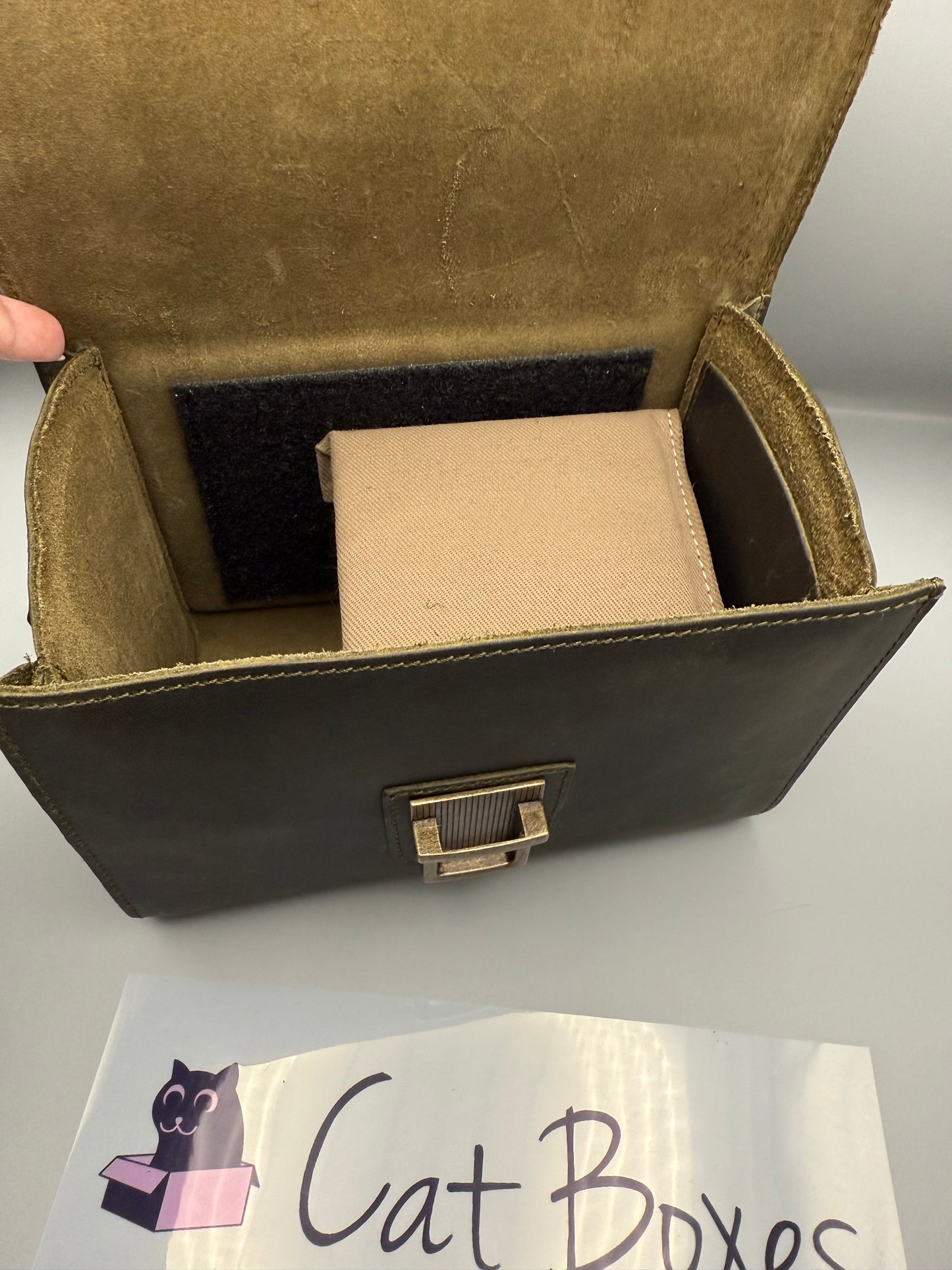 MegaGear Pebble MG1723 Genuine Leather Camera Messenger Bag - Olive