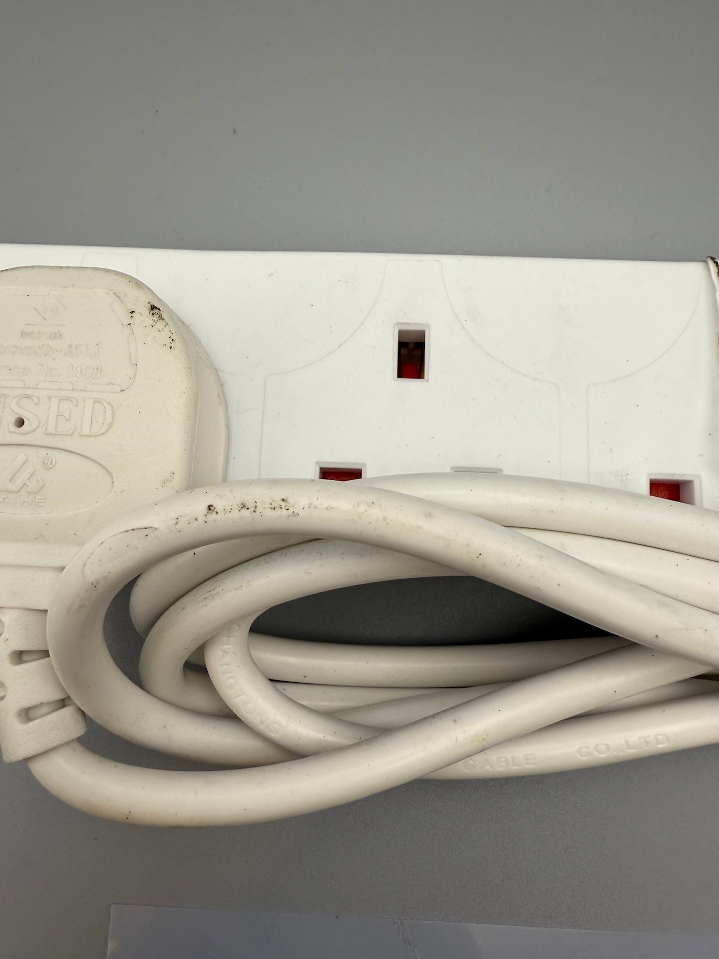 4 Gang Extension Lead 2m UK Plug Wall Mountable Power Strip White