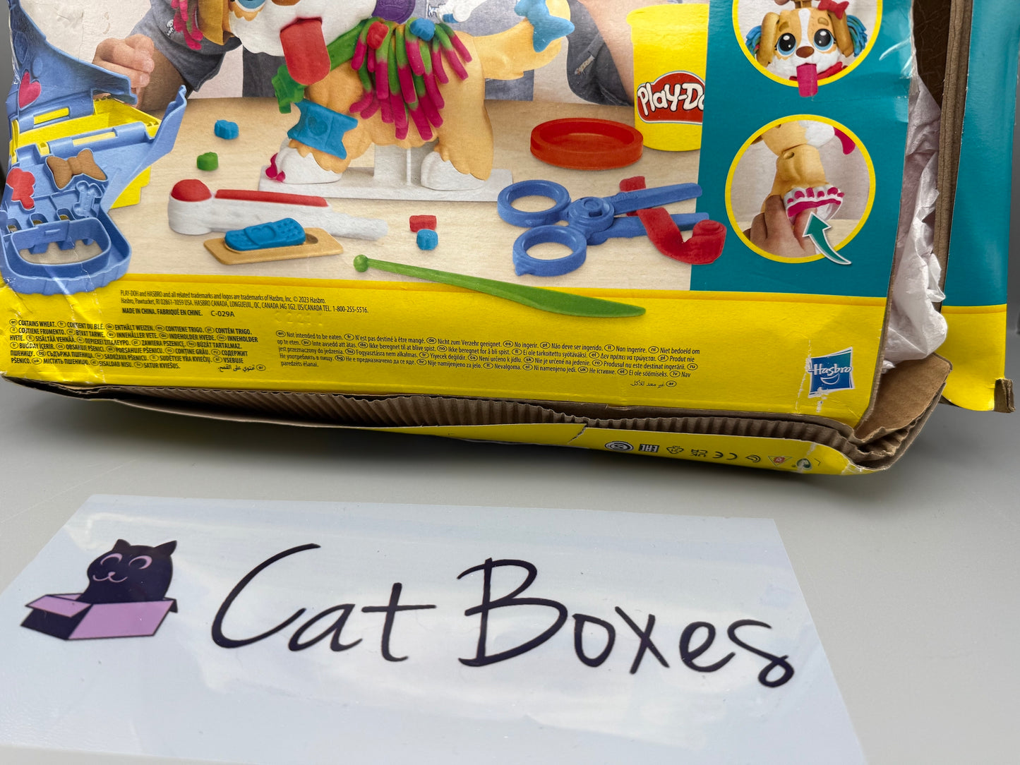 Play-Doh Care n Carry Vet Playset with Toy Dog **Very Tatty Box**