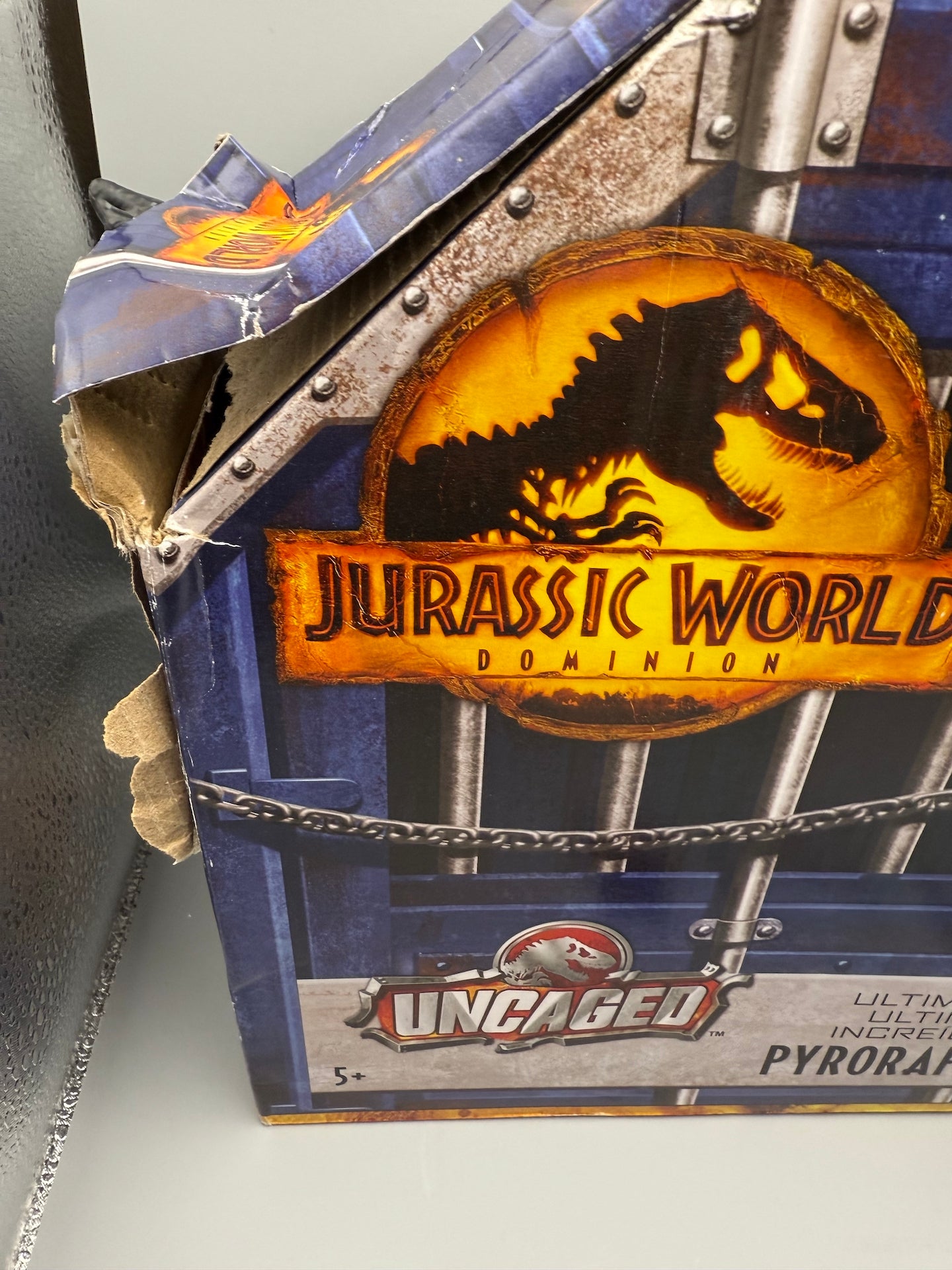 Jurassic World - A New Age - Uncaged Rowdy Roars Pyroraptor dinosaur