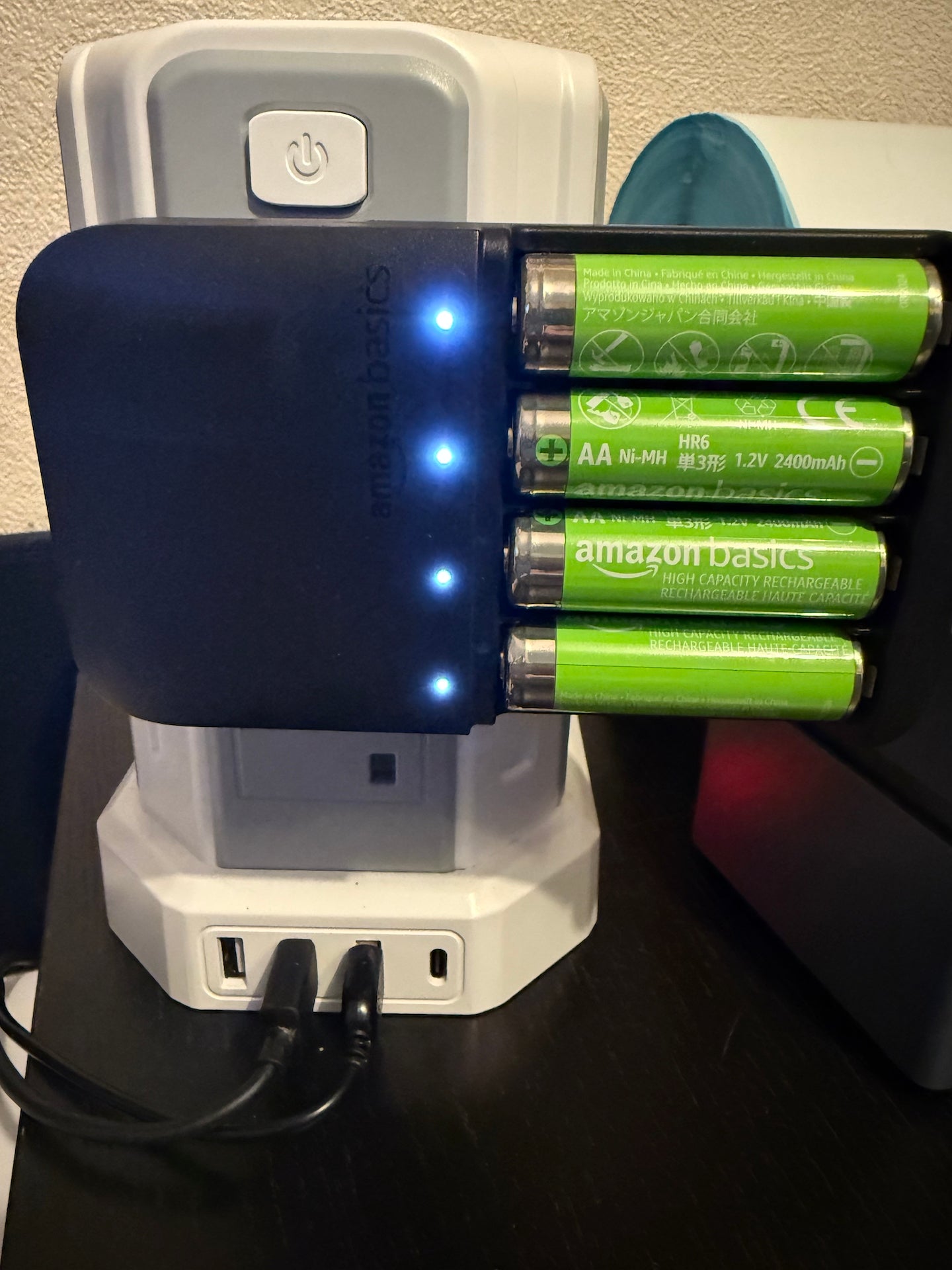 Amazon Basics Battery Charger for Rechargeable AA and AAA NiMh Batteries + 8 AA