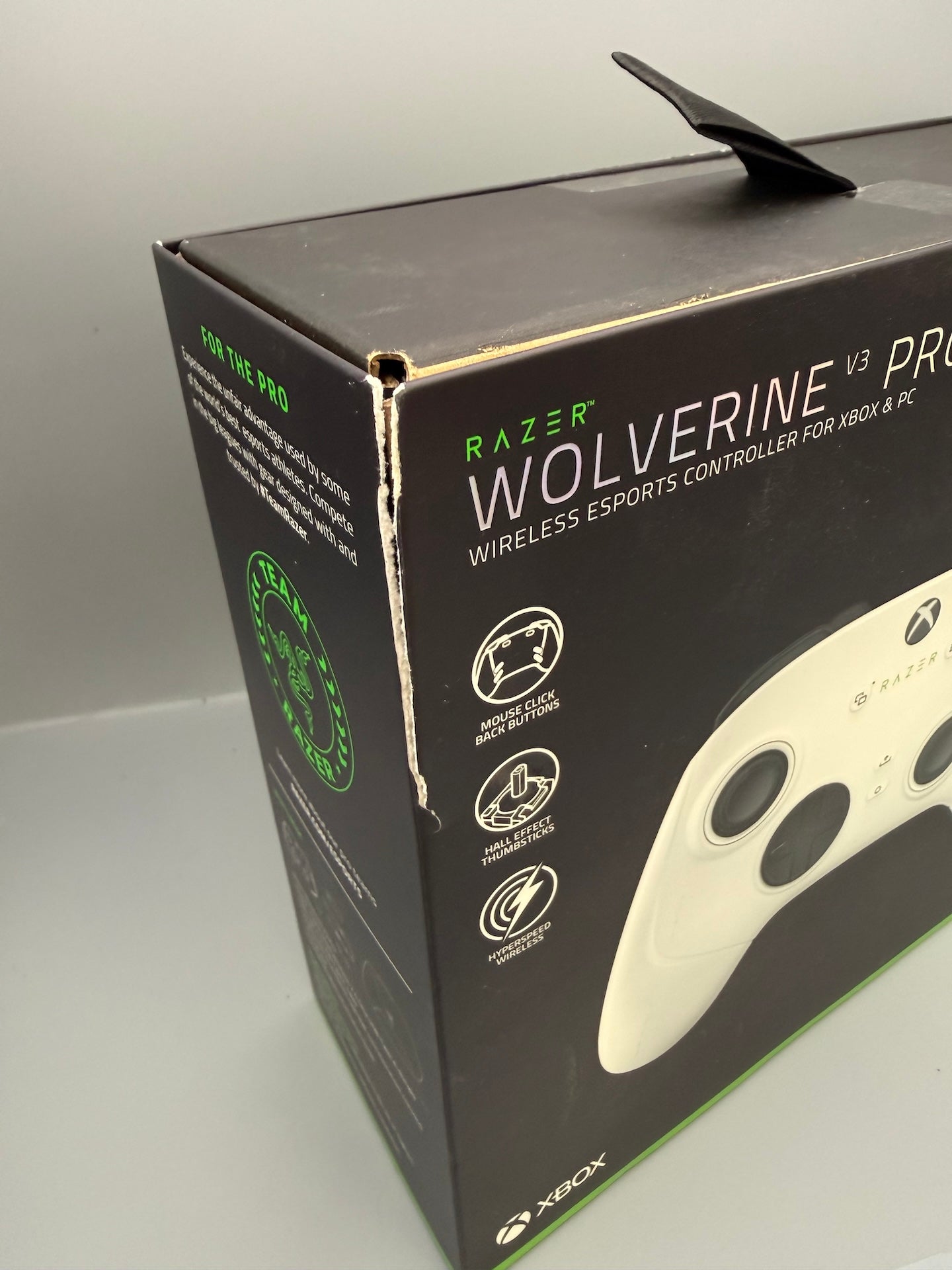 Razer Wolverine V3 Pro Wireless Xbox PC Controller White Boxed with Case