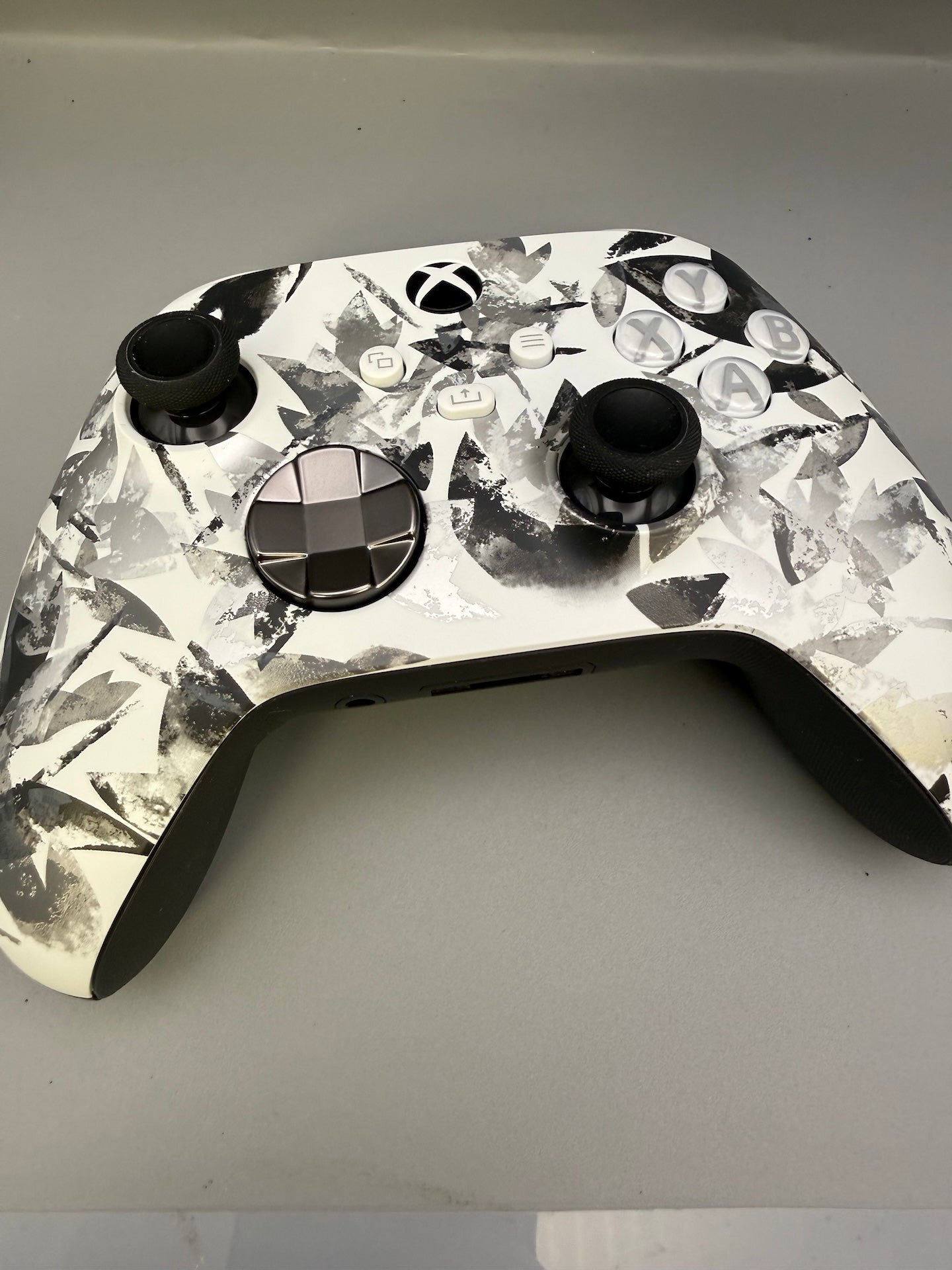 Microsoft Xbox Series X & S Wireless Controller, Special Edition, Storm Breaker