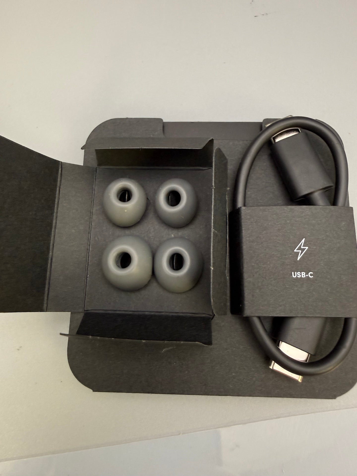 Genuine Beats Fit Pro Ear Tips S/L USB-C Cable Sage Grey & Box