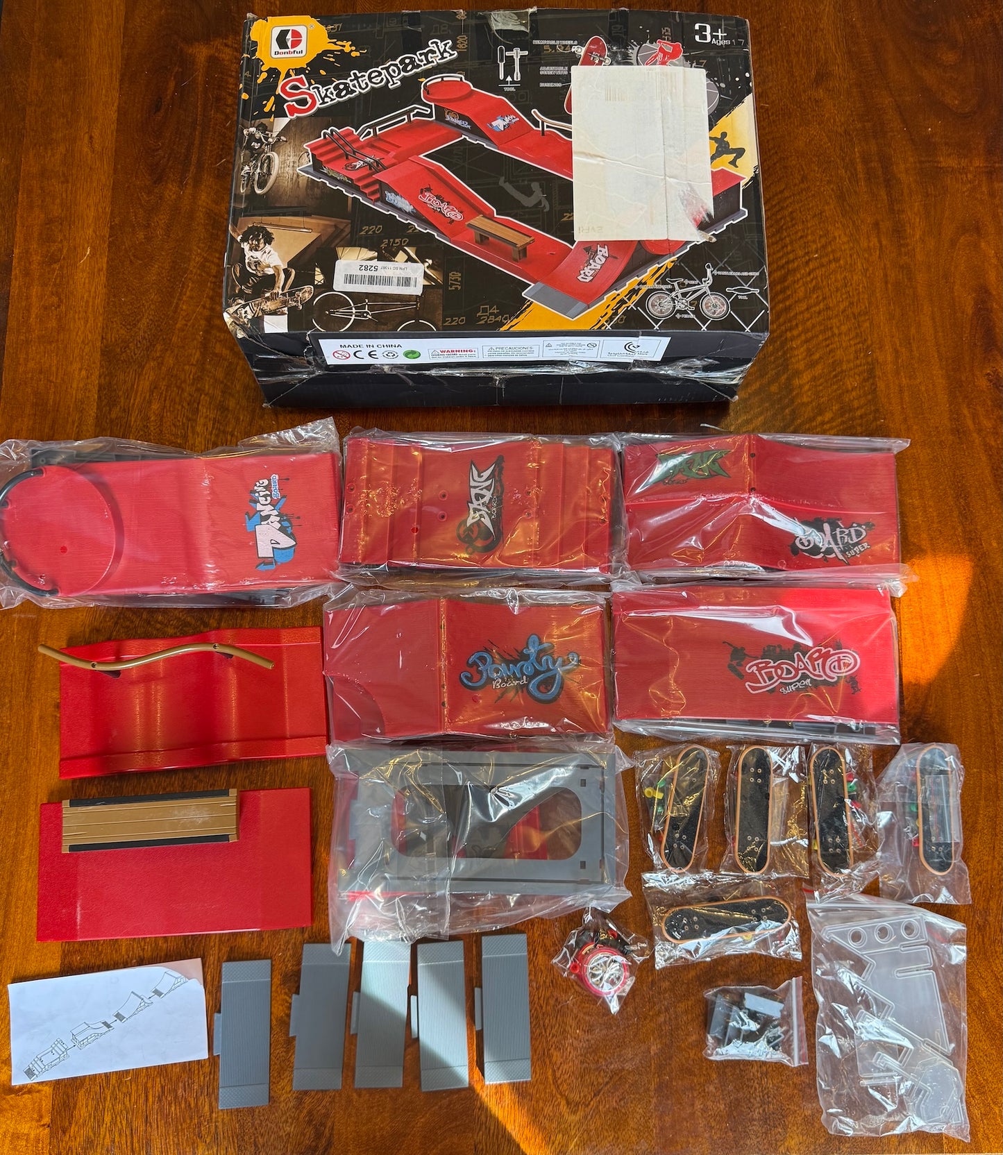 Donbful Fingerboard Skatepark Ramp Set with 5 Skateboards *Incomplete*