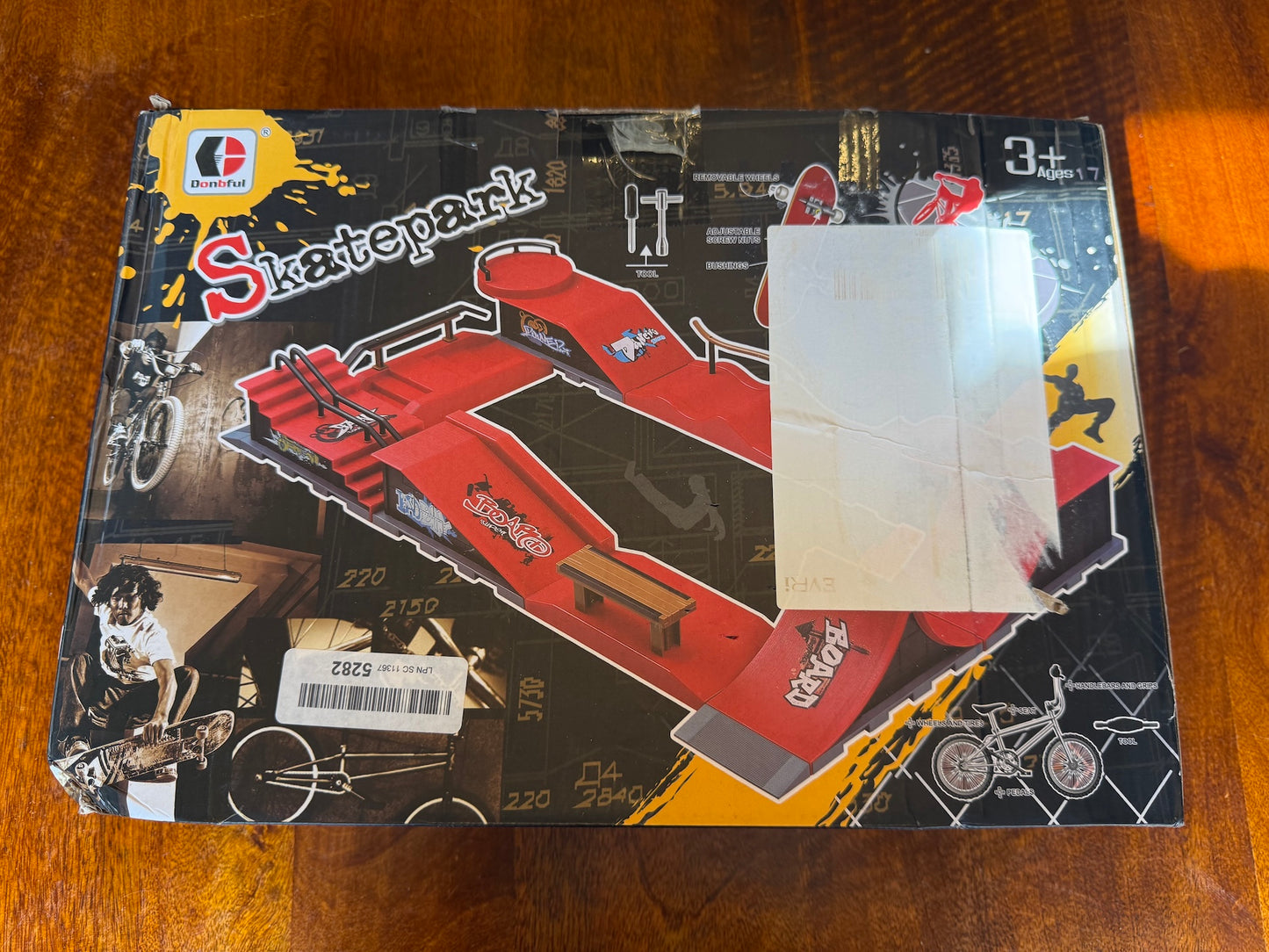 Donbful Fingerboard Skatepark Ramp Set with 5 Skateboards *Incomplete*