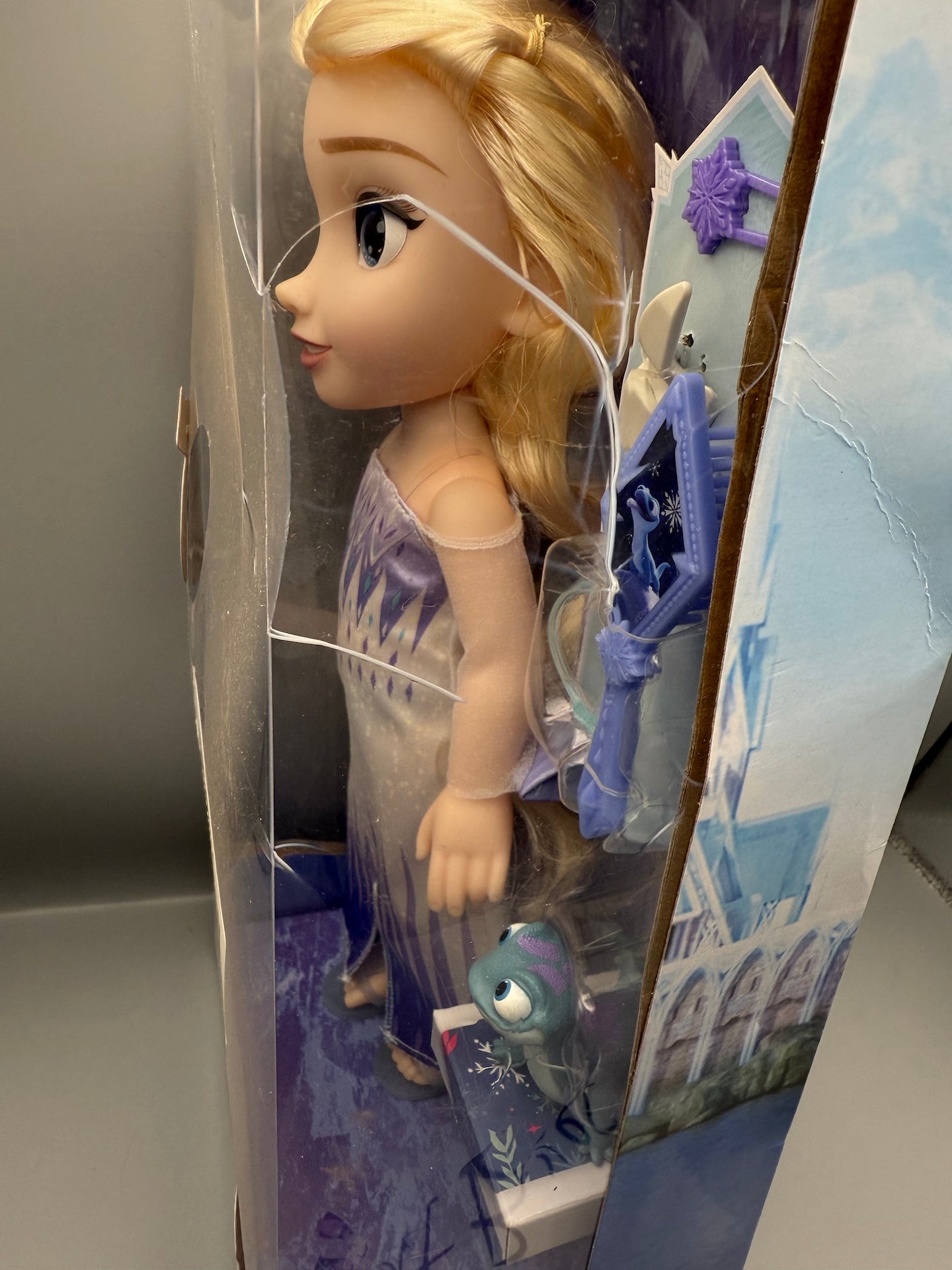 Disney Frozen My Singing Friend Elsa the Snow Queen Feature Doll **Damaged Box**