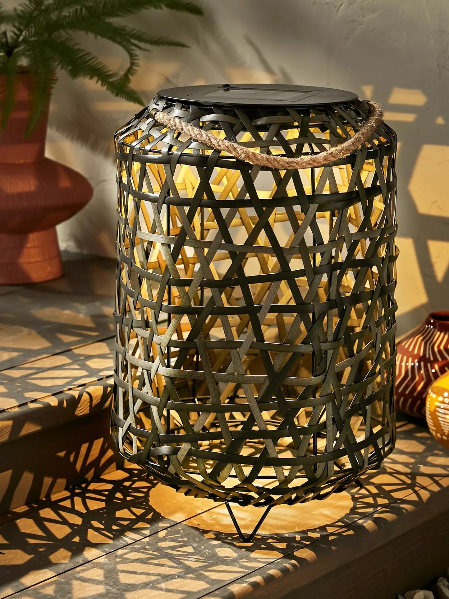 Criss Cross Aruba Weave Solar Rattan Lamp