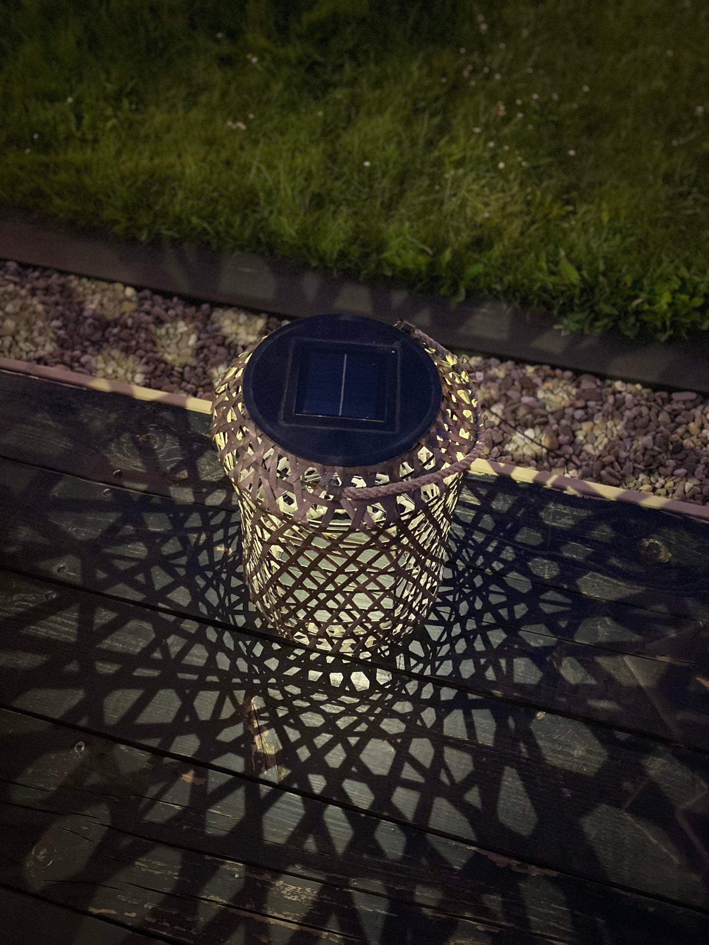 Criss Cross Aruba Weave Solar Rattan Lamp