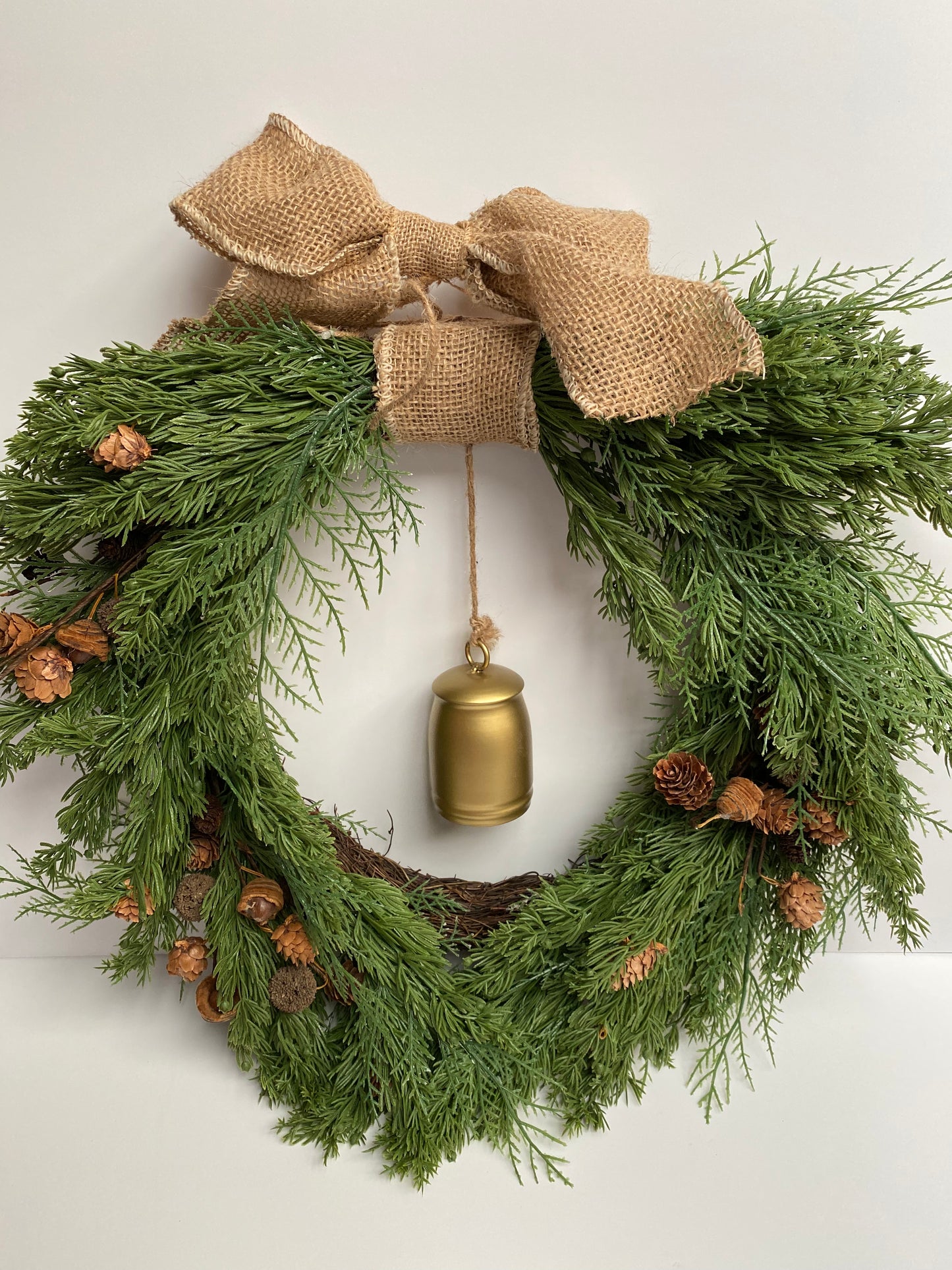 60cm Bell And Acorn Wreath