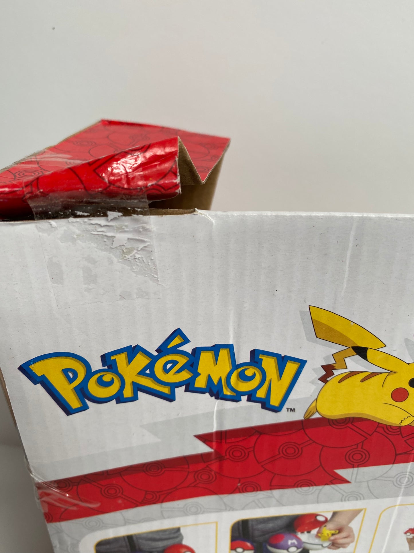 Pokémon Clip ‘N’ Go Belt Set - 2-Inch Pikachu Battle Figure **Tatty Packaging**